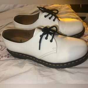 Doc Martens 1460 3 eye oxford, White Leather Lace-Up Shoes Men’s 9, Ladies 10